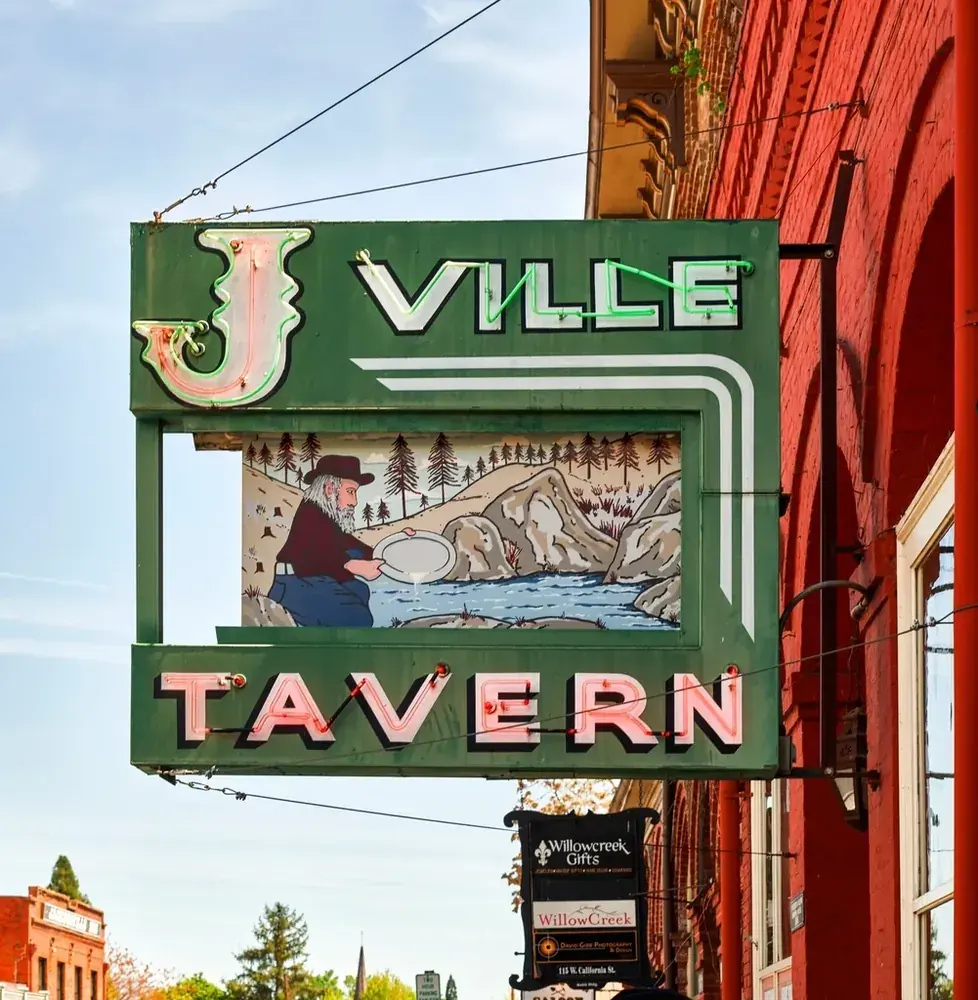 Custom Hotel & Hospitality Signs in South Lamar, TX