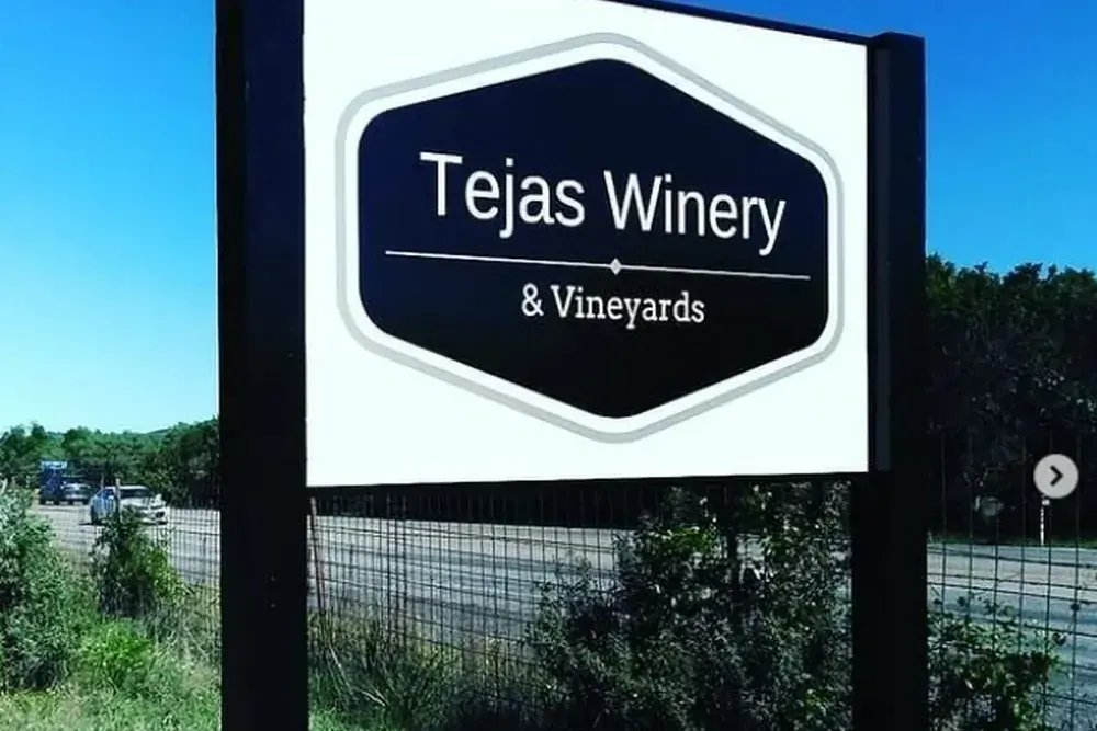Illuminated lobby & reception signs in Austin, TX